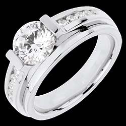 <a href=/creation-bague.php?produit=31172&url=anillos-compromiso&liste_cat=2X3X4X5X12 style=color:#fff;text-decoration:none;>Anillo a medida 31172 <br><b>27070 €</b></a>