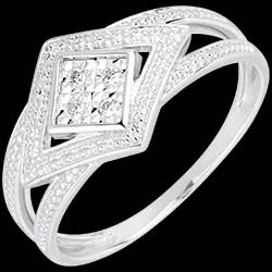 <a href=http://it.edenly.com/anelli-larghi/anello-andromaca-oro-bianco-diamanti,1566,8.html?url=anelli&liste_cat=6X7X8X32X33X35X43 style=color:#fff;text-decoration:none;>Anello Andromaca oro bianco e diamanti <br><b style=color:#FFE492;>390 €</b> (-43%) </a>