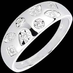 <a href=http://en.edenly.com/rings-large/white-gold-and-diamond-tutti-frutti-ring,1568,8.html?liste_cat=6X7X8 style=color:#fff;text-decoration:none;><u>AP1568 - White Gold and Diamond Tutti Frutti Ring</u><br><br><strike>� 819</strike> (-44%) <b style=color:#FF9999;>� 469</b></a>