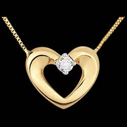 <a href=http://de.edenly.com/moderne-anhanger/,1521,16.html style=color:#fff;text-decoration:none;><u>Collier Bezauberndes Herz in Gelbgold</u><br><br><b>470 €</b></a>