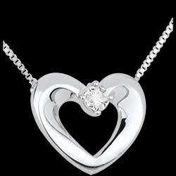 <a href=http://it.edenly.com/collane-moderne/collana-cuore-grazioso-oro-bianco-diamante-9k,1844,16.html?mode_search=best style=color:#fff;text-decoration:none;>Collana Cuore Grazioso oro bianco e diamante <br><b style=color:#FFE492;>190 €</b> (-50%) </a>