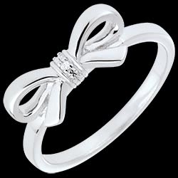 <a href=http://argent.edenly.com/bagues-fines-argent/bague-noeud-princesse-argent-diamant,6222,2007.html?liste_cat=2006X2010X2008X2007 style=color:#fff;text-decoration:none;><u>Bague Noeud princesse argent et diamant</u><br><br><b>65 €</b></a>