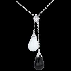 <a href=http://argent.edenly.com/collier-ras-le-cou-argent/collier-fruits-gourmands-argent,6276,2016.html?liste_cat=2016 style=color:#fff;text-decoration:none;><u>Collier Fruits Gourmands argent</u><br><br><b>79 €</b></a>