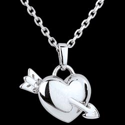 <a href=http://argent.edenly.com/collier-ras-le-cou-argent/collier-coeur-fleche-argent-diamant,6125,2016.html?liste_cat=2016 style=color:#fff;text-decoration:none;><u>Collier coeur et fl�che - Argent Diamant</u><br><br><strike>130 €</strike> (-31%) <b style=color:#FF9999;>90 €</b></a>