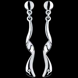 <a href=http://argent.edenly.com/boucles-d-orelles-pendantes-argent/boucles-oreilles-pendantes-feria-argent-diamant,6127,2024.html?liste_cat=2020X2022X2024X2023 style=color:#fff;text-decoration:none;><u>Boucles d'oreilles pendantes Feria - Argent Diamant</u><br><br><strike>100 €</strike> (-30%) <b style=color:#FF9999;>70 €</b></a>