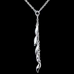 <a href=http://argent.edenly.com/collier-ras-le-cou-argent/collier-liane-feuillage-argent-diamant,6128,2016.html?liste_cat=2016 style=color:#fff;text-decoration:none;><u>Collier Liane feuillage - Argent Diamant</u><br><br><strike>140 €</strike> (-29%) <b style=color:#FF9999;>100 €</b></a>