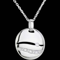 <a href=http://de.edenly.com/moderne-anhanger/collier-sunset-weissgold,1538,16.html?liste_cat=16 style=color:#fff;text-decoration:none;><u>Collier Sunset Wei�gold</u><br><br><strike>820 €</strike> (-40%) <b style=color:#FF9999;>490 €</b></a>