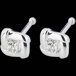 <a href=http://www.edenly.com/puces-diamants/boucles-oreilles-puces-nid-or-blanc,1614,22.html?liste_cat=20X22X24X23X38 style=color:#fff;text-decoration:none;><u>boucles d'oreilles puces nids d'or blanc</u><br><br><strike>360 €</strike> (-28%) <b style=color:#FF9999;>260 €</b></a>