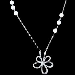 <a href=http://argent.edenly.com/collier-ras-le-cou-argent/collier-fleur-couture,6133,2016.html?liste_cat=2016 style=color:#fff;text-decoration:none;><u>Collier Fleur Couture 1</u><br><br><strike>200 €</strike> (-30%) <b style=color:#FF9999;>140 €</b></a>