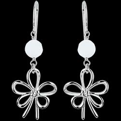 <a href=http://argent.edenly.com/boucles-d-orelles-pendantes-argent/boucles-oreilles-fleur-couture,6135,2024.html?liste_cat=2020X2022X2024X2023 style=color:#fff;text-decoration:none;><u>Boucles d'oreilles Fleur Couture 1</u><br><br><strike>110 €</strike> (-27%) <b style=color:#FF9999;>80 €</b></a>