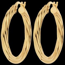 <a href=http://de.edenly.com/creolen-armschmuck/gezwirbelte-creolen-aus-gelbgold-20mm,3159,125.html?liste_cat=125 style=color:#fff;text-decoration:none;><u>Gezwirbelte Creolen aus Gelbgold 3-20mm</u><br><br><b>130 €</b></a>