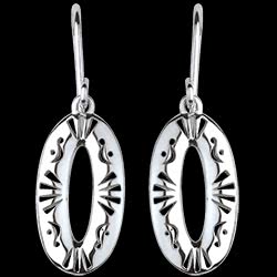 <a href=http://argent.edenly.com/boucles-d-orelles-pendantes-argent/boucles-oreilles-empreinte-marine,6181,2024.html?liste_cat=2020X2022X2024X2023 style=color:#fff;text-decoration:none;><u>Boucles d'oreilles Empreinte Marine 1</u><br><br><strike>110 €</strike> (-27%) <b style=color:#FF9999;>80 €</b></a>
