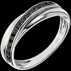 <a href=http://www.edenly.com/alliance-or-diamant/anneau-trifolie-noir-13-diamants,3209,10.html style=color:#fff;text-decoration:none;><u>Anneau Trifolie noir - 13 diamants</u><br><br><strike>960 €</strike> (-44%) <b style=color:#FF9999;>540 €</b></a>