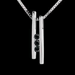 <a href=http://de.edenly.com/moderne-anhanger/collier-stimmgabel-trilogie-in-weiss-gold,3215,16.html?liste_cat=16 style=color:#fff;text-decoration:none;><u>Collier Stimmgabel Trilogie in Wei�gold - 3 Diamanten</u><br><br><strike>840 €</strike> (-42%) <b style=color:#FF9999;>490 €</b></a>