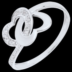 <a href=http://www.edenly.com/bagues-fines/ap2203-bague-coeurs-lies-or-blanc,2203,7.html style=color:#fff;text-decoration:none;><u>Bague Coeurs Liés or blanc</u><br><br><b>190 €</b></a>