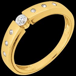 <a href=http://de.edenly.com/solitar-umrandet-von-diamanten/ap2196-solitar-ring-desiree,2196,4.html?liste_cat=4 style=color:#fff;text-decoration:none;><u>Solit�r-Ring D�sir�e</u><br><br><strike>800 €</strike> (-30%) <b style=color:#FF9999;>560 €</b></a>