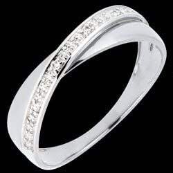 <a href=http://www.edenly.com/bagues-fines/ap2198-bague-funambule-doubles-anneaux-or-blanc,2198,7.html style=color:#fff;text-decoration:none;><u>Bague Funambule doubles anneaux or blanc</u><br><br><b>200 €</b></a>