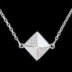 <a href=http://www.edenly.com/collier-moderne/collier-diamant-brut,4122,16.html style=color:#fff;text-decoration:none;><u>Collier Diamant brut or blanc 9k</u><br><br><b>690 €</b></a>