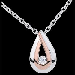 <a href=http://de.edenly.com/moderne-anhanger/collier-liebestropfen-18k,656,16.html style=color:#fff;text-decoration:none;><u>Collier Liebestropfen</u><br><br><b>690 €</b></a>