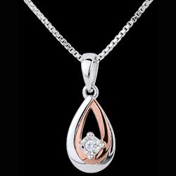 <a href=http://it.edenly.com/collane-classiche/ciondolo-goccia-del-paradisoo-oro-rosa-bianco,660,15.html?url=ciondoli-collane&liste_cat=14X15X16X42X29X39 style=color:#fff;text-decoration:none;>Ciondolo Goccia del Paradisoo oro rosa e bianco <br><b>180 €</b></a>