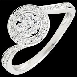 <a href=http://de.edenly.com/solitar-umrandet-von-diamanten/bague-danse-cygne,1770,4.html?liste_cat=4 style=color:#fff;text-decoration:none;><u>Ring La Danse du Cygne</u><br><br><strike>580 €</strike> (-29%) <b style=color:#FF9999;>410 €</b></a>