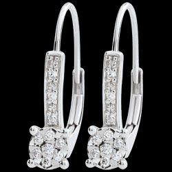 <a href=http://es.edenly.com/pendientes-largos/pendientes-venecia-20-diamantes,2505,24.html?url=pendientes&liste_cat=20X22X24X23X38X44 style=color:#fff;text-decoration:none;>Pendientes Venecia - 20 diamantes <br><b style=color:#FFE492;>240 €</b> (-33%) </a>