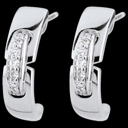 <a href=http://it.edenly.com/orecchini-cerchio-oro-diamanti/orecchini-unione-senza-tempo-oro-bianco,2412,23.html?url=orecchini-cerchio-oro-diamanti&liste_cat=23 style=color:#fff;text-decoration:none;>Orecchini Unione senza tempo - oro bianco <br><b style=color:#FFE492;>220 €</b> (-31%) </a>