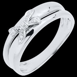 <a href=http://www.edenly.com/bagues-larges/bague-noeud-d-eden-or-blanc,683,8.html style=color:#fff;text-decoration:none;><u>Bague Noeud d'eden Or blanc</u><br><br><strike>330 €</strike> (-30%) <b style=color:#FF9999;>230 €</b></a>