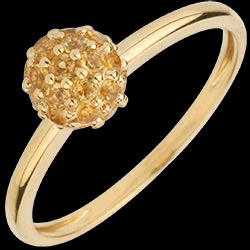 <a href=http://it.edenly.com/collezione-scintillio-di-colori/anello-sfera-oro-giallo-citrino-giallo,1710,129.html?url=collezione-scintillio-di-colori&liste_cat=129 style=color:#fff;text-decoration:none;>Anello Sfera oro giallo e citrino giallo <br><b style=color:#FFE492;>180 €</b> (-31%) </a>