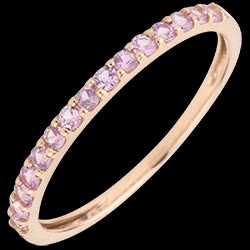 <a href=http://it.edenly.com/collezione-scintillio-di-colori/anello-una-fila-oro-rosa-zaffiro-rosa,1716,129.html?url=collezione-scintillio-di-colori&liste_cat=129 style=color:#fff;text-decoration:none;>Anello una fila oro rosa e zaffiro rosa <br><b style=color:#FFE492;>160 €</b> (-20%) </a>