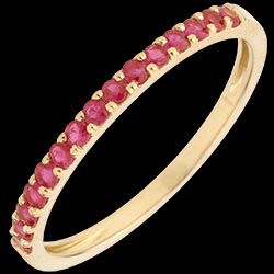 <a href=http://it.edenly.com/collezione-scintillio-di-colori/anello-una-fila-oro-giallo-rubino,1713,129.html?url=collezione-scintillio-di-colori&liste_cat=129 style=color:#fff;text-decoration:none;>Anello una fila oro giallo e rubino <br><b style=color:#FFE492;>160 €</b> (-16%) </a>
