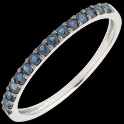<a href=http://de.edenly.com/ringe-mit-farbigen-steinen/ring-einreihig-weissgold-und-blauen-saphiren,1721,33.html style=color:#fff;text-decoration:none;>Einreihiger Ring in Wei�gold und blauen Saphiren <br><b style=color:#FFE492;>140 €</b> (-26%) </a>