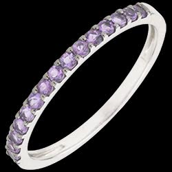 <a href=http://www.edenly.com/bagues-pierres-de-couleur/bague-rang-or-blanc-amethyste,1714,33.html style=color:#fff;text-decoration:none;><u>Bague un rang or blanc et améthyste</u><br><br><strike>190 €</strike> (-29%) <b style=color:#FF9999;>135 €</b></a>
