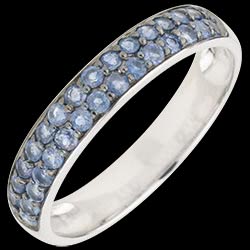 <a href=http://it.edenly.com/collezione-scintillio-di-colori/anello-due-file-oro-bianco-zaffiro-blu,1728,129.html?url=collezione-scintillio-di-colori&liste_cat=129 style=color:#fff;text-decoration:none;>Anello due file oro bianco e zaffiro blu <br><b style=color:#FFE492;>220 €</b> (-33%) </a>