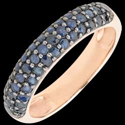 <a href=http://it.edenly.com/anelli-pietre-colorate/anello-tre-file-oro-rosa-zaffiro-blu,1733,33.html?metal=3 style=color:#fff;text-decoration:none;>Anello tre file oro rosa e zaffiro blu <br><b style=color:#FFE492;>260 €</b> (-32%) </a>