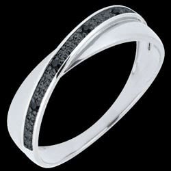 <a href=http://www.edenly.com/bagues-fines/bague-funambule-or-blanc-diamants-noirs,762,7.html style=color:#fff;text-decoration:none;><u>Bague Funambule or blanc et diamants noirs</u><br><br><strike>540 €</strike> (-30%) <b style=color:#FF9999;>380 €</b></a>