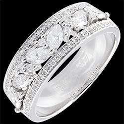 <a href=http://www.edenly.com/bagues-larges/bague-royale-byzantine,1358,8.html style=color:#fff;text-decoration:none;>Bague Royale Byzantine <br><b style=color:#FFE492;>1690 €</b> (-38%) </a>