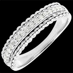 <a href=http://es.edenly.com/anillos-oro-creatives/anillo-bella-caviar-oro-blanco,1444,35.html?url=anillos-oro-creatives&liste_cat=35 style=color:#fff;text-decoration:none;>Anillo Bella Caviar - oro blanco <br><b style=color:#FFE492;>690 €</b> (-50%) </a>
