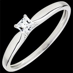 <a href=http://it.edenly.com/anelli-solitari/anello-solitario-rivelazione-diamante-principessa-griffe,1797,3.html?url=anelli-di-fidanzamento&liste_cat=2X3X4X5X12 style=color:#fff;text-decoration:none;>Anello Solitario Rivelazione - diamante Principessa 4 Griffe <br><b style=color:#FFE492;>420 €</b> (-37%) </a>