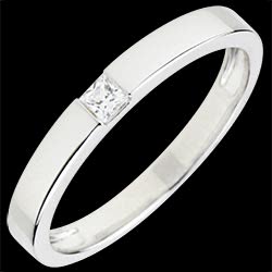 <a href=http://es.edenly.com/solitarios-diamante/anillo-solitario-epuro-diamante-princesa,1798,3.html?url=anillos-compromiso&liste_cat=2X3X4X5X12 style=color:#fff;text-decoration:none;>Anillo Solitario Epuro - diamante princesa <br><b style=color:#FFE492;>450 €</b> (-41%) </a>