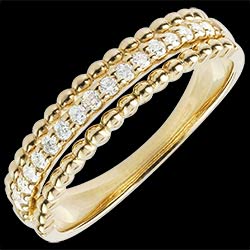 <a href=http://es.edenly.com/anillos-oro-creatives/anillo-bella-caviar-oro-amarillo-9k,1438,35.html?url=anillos-oro-creatives&liste_cat=35 style=color:#fff;text-decoration:none;>Anillo Bella Caviar - oro amarillo <br><b style=color:#FFE492;>490 €</b> (-43%) </a>