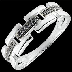 <a href=http://es.edenly.com/anillos-gruesos/anillo-linea-negra-modelo-peque�o-9k,1449,8.html style=color:#fff;text-decoration:none;>Anillo L�nea negra - modelo peque�o <br><b style=color:#FFE492;>230 €</b> (-32%) </a>