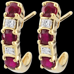 <a href=http://es.edenly.com/pendientes-aros-oro-diamantes/pendientes-medio-aro-clarisse-rubies,2261,23.html?url=pendientes&liste_cat=20X22X24X23X38X44 style=color:#fff;text-decoration:none;>Pendientes de Medio Aro Clarisse - rub�es <br><b style=color:#FFE492;>190 €</b> (-27%) </a>