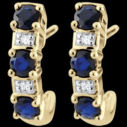 <a href=http://it.edenly.com/orecchini-cerchio-oro-diamanti/orecchini-clarisse-zaffiri-oro-giallo,2263,23.html?url=orecchini-cerchio-oro-diamanti&liste_cat=23 style=color:#fff;text-decoration:none;>Orecchini Clarisse - zaffiri e oro giallo <br><b style=color:#FFE492;>190 €</b> (-24%) </a>