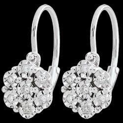 <a href=http://es.edenly.com/pendientes-largos/pendientes-copo-nieve-eterno-14-diamantes,2419,24.html?url=pendientes&liste_cat=20X22X24X23X38X44 style=color:#fff;text-decoration:none;>Pendientes Copo de nieve eterno- 14 diamantes <br><b style=color:#FFE492;>290 €</b> (-33%) </a>