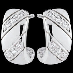 <a href=http://it.edenly.com/orecchini-cerchio-oro-diamanti/orecchini-creolo-jolie,2255,23.html?url=orecchini-cerchio-oro-diamanti&liste_cat=23 style=color:#fff;text-decoration:none;>Orecchini creolo Jolie <br><b style=color:#FFE492;>390 €</b> (-49%) </a>