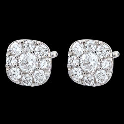 <a href=http://es.edenly.com/pendientes-cortos/pendientes-diamantes-lavia,2634,22.html?url=pendientes&liste_cat=20X22X24X23X38X44 style=color:#fff;text-decoration:none;>Pendientes diamantes Lavia <br><b style=color:#FFE492;>450 €</b> (-54%) </a>