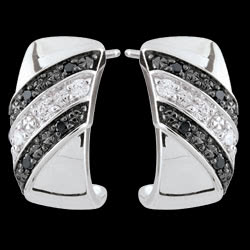 <a href=http://it.edenly.com/orecchini-cerchio-oro-diamanti/orecchini-cerchio-elvira-diamante-neri,2647,23.html?url=orecchini-cerchio-oro-diamanti&liste_cat=23 style=color:#fff;text-decoration:none;>Orecchini a cerchio Elvira - diamante neri <br><b style=color:#FFE492;>340 €</b> (-48%) </a>