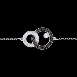 <a href=http://es.edenly.com/pulseras-no-rigidas/pulsera-mundo-diamantes-negros-blancos,2527,19.html?url=pulseras&liste_cat=17X18X19 style=color:#fff;text-decoration:none;>Pulsera Mundo - diamantes negros y blancos <br><b style=color:#FFE492;>290 €</b> (-41%) </a>