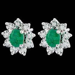 <a href=http://es.edenly.com/pendientes-cortos/,2581,22.html?url=pendientes&liste_cat=20X22X24X23X38X44 style=color:#fff;text-decoration:none;>Pendientes margarita Ilusi�n - esmeralda <br><b style=color:#FFE492;>450 €</b> (-46%) </a>